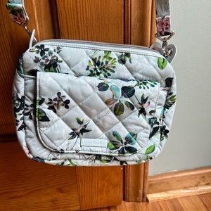 Like new! Vera Bradley bag